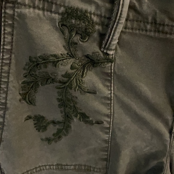 White House Black Market “The Slim Crop” cargo style pants woman’s size 2 - Picture 2 of 12